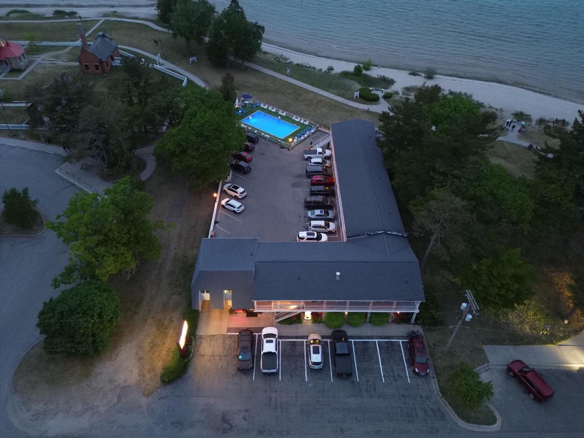 Riviera Motel Mackinaw City Exterior photo