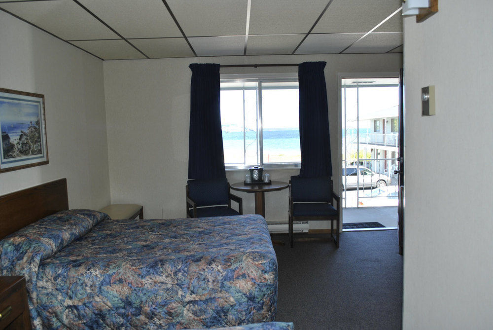 Riviera Motel Mackinaw City Exterior photo