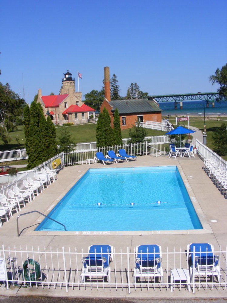 Riviera Motel Mackinaw City Exterior photo