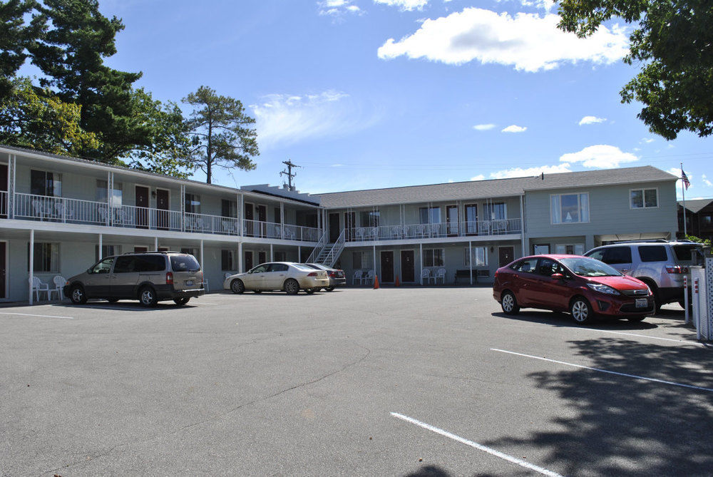 Riviera Motel Mackinaw City Exterior photo